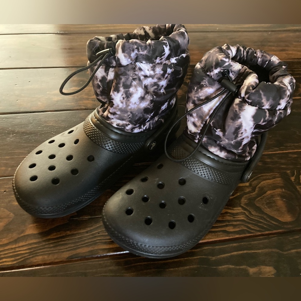 Crocs- Classic Lined Neo Puff Boot